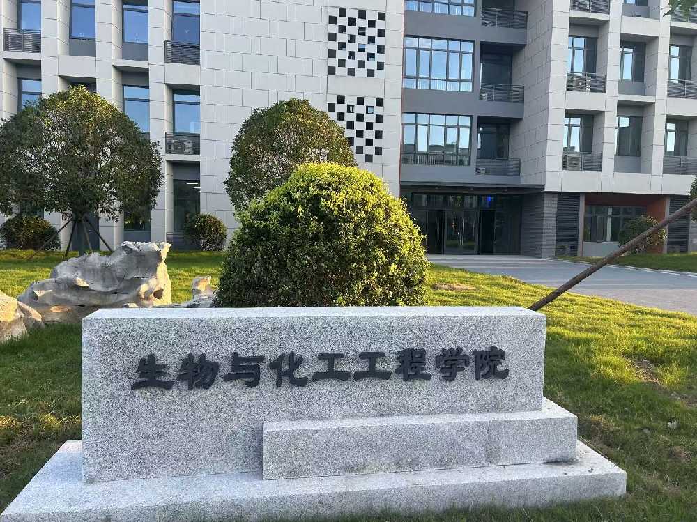 海东市扬州职业大学体育场高杆灯项目
